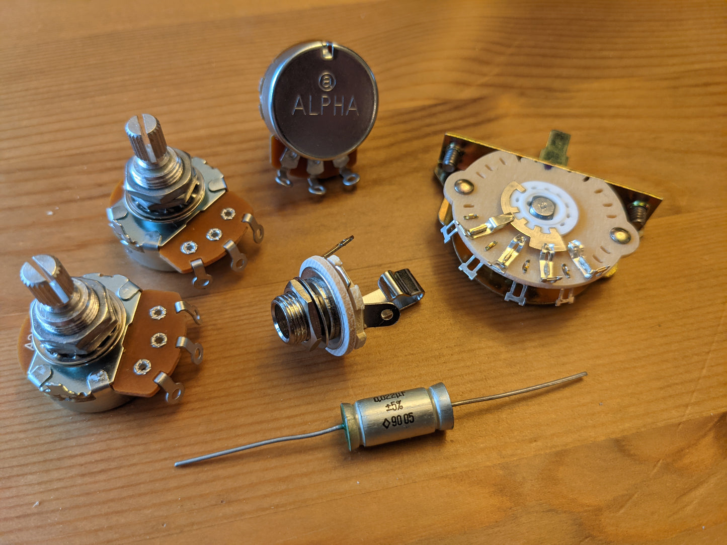 Pre-wired S-type Wiring Harness - 250k CTS Pots - 0.022 0.047 uF with your choice of Caps - FREE COPPER SHIELDING (Copy)